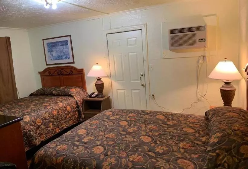 בית מלון כפרי Regency Inn & Suites By Oyo Bay City