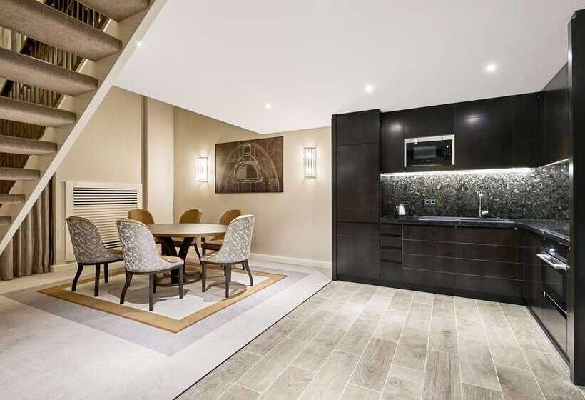 בית מלון כפרי Hilton Budapest