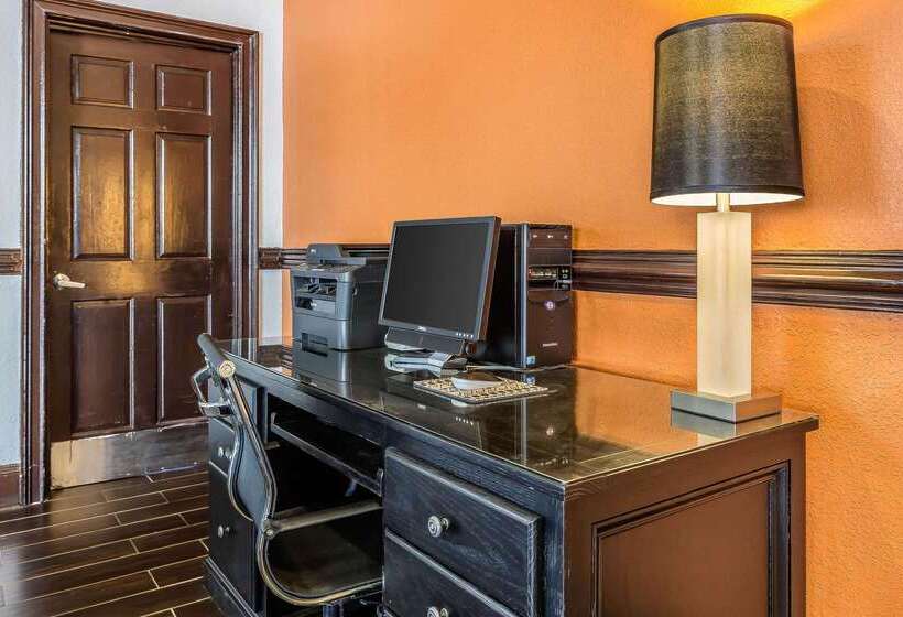 בית מלון כפרי Quality Inn Forsyth Near Ga Public Safety Training Center