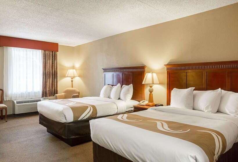 בית מלון כפרי Quality Inn