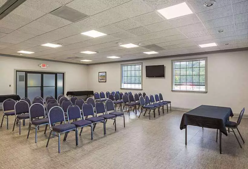 호텔 Quality Inn & Suites Greenville   Haywood Mall