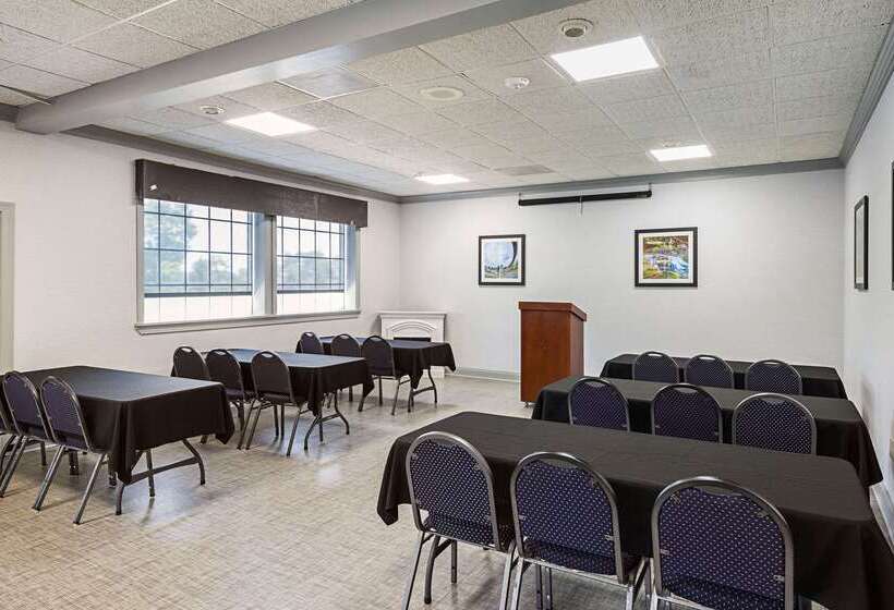 בית מלון כפרי Quality Inn & Suites Greenville Haywood Mall