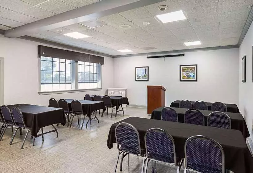 호텔 Quality Inn & Suites Greenville   Haywood Mall