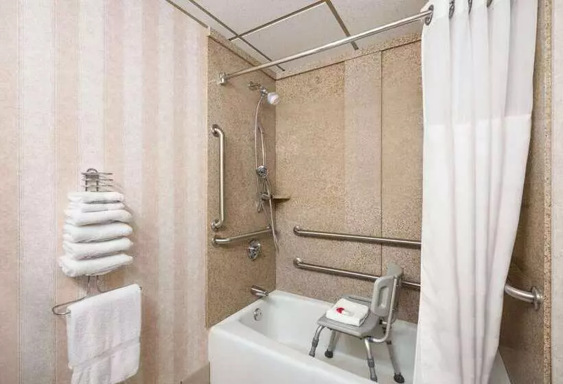 酒店 Ramada By Wyndham Bismarck