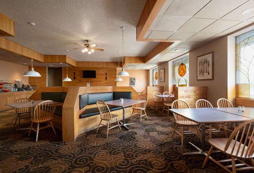 فندق Ramada By Wyndham Bismarck