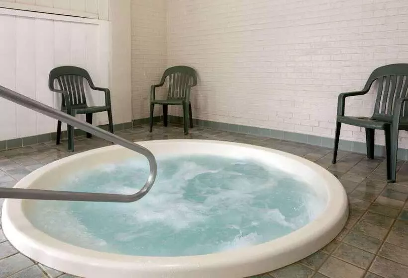 酒店 Ramada By Wyndham Bismarck