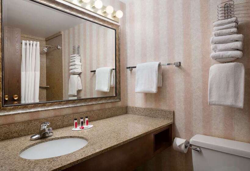 فندق Ramada By Wyndham Bismarck