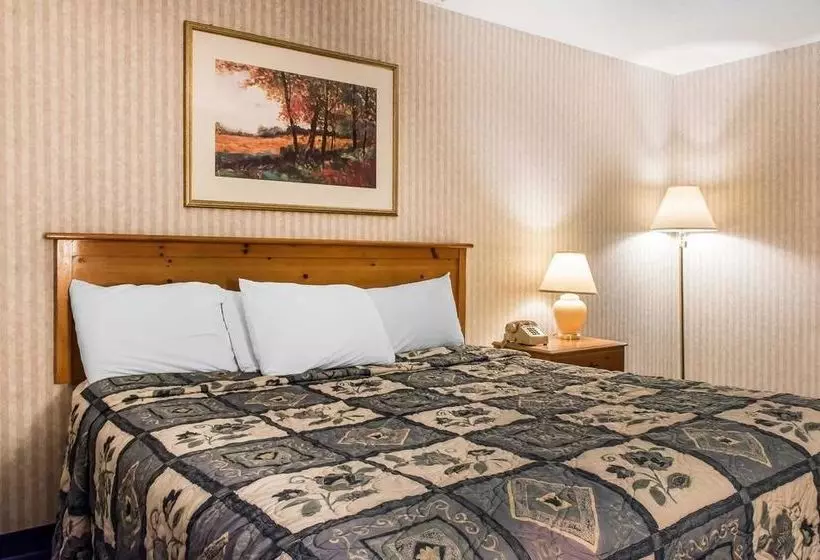 هتل Rodeway Inn Amish Country