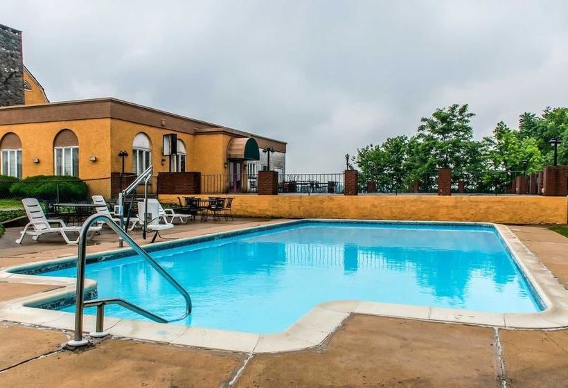 Отель Rodeway Inn Amish Country