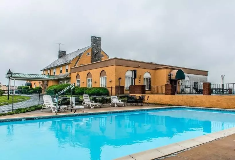 هتل Rodeway Inn Amish Country