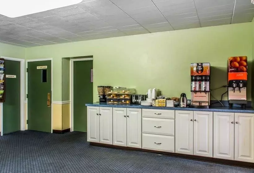 هتل Rodeway Inn Amish Country