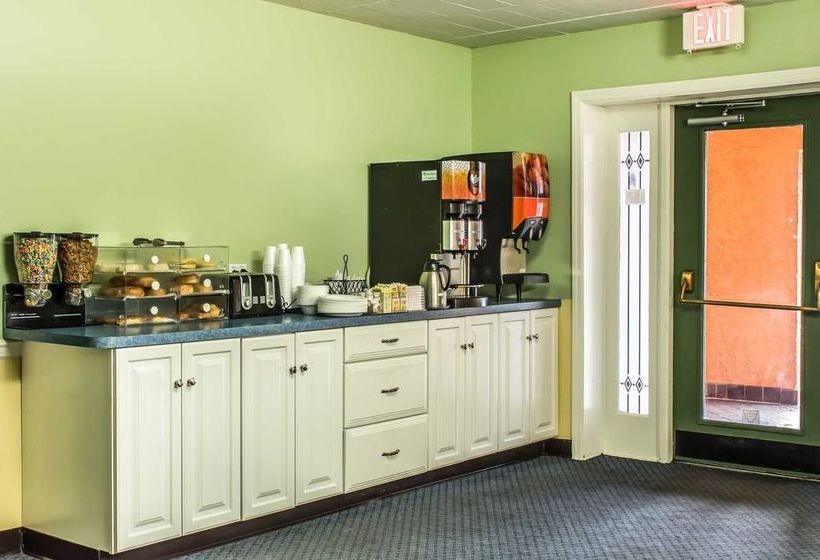 Отель Rodeway Inn Amish Country