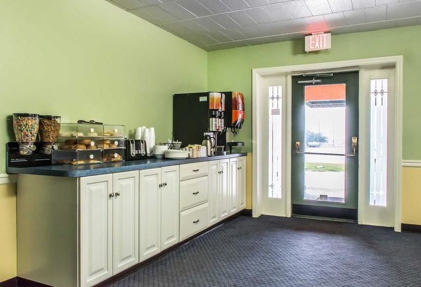 Отель Rodeway Inn Amish Country