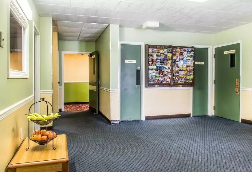 هتل Rodeway Inn Amish Country