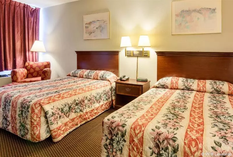 Отель Rodeway Inn Emporia Inn