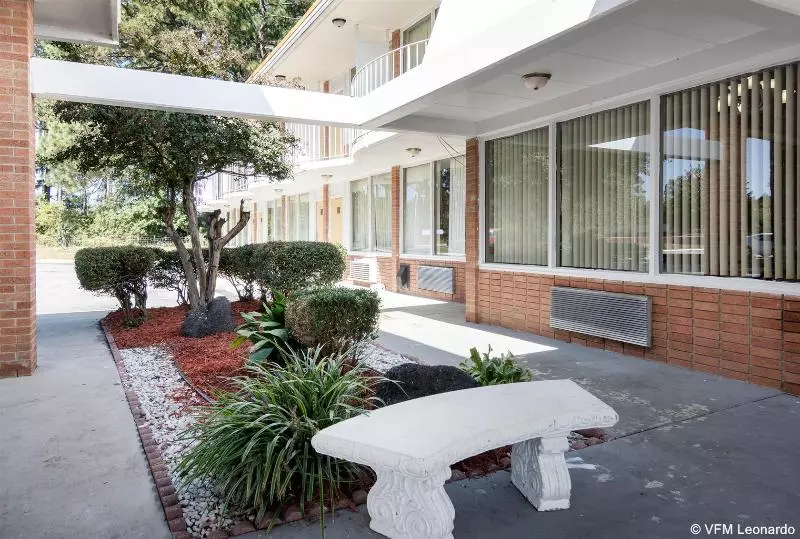 Отель Rodeway Inn Emporia Inn