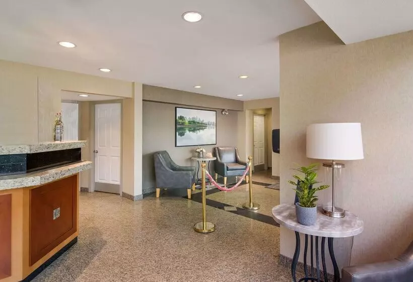 Surestay Hotel By Best Western North Vancouver Capilano