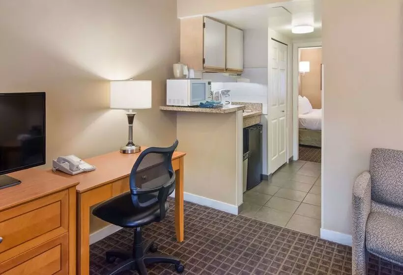 Surestay Hotel By Best Western North Vancouver Capilano