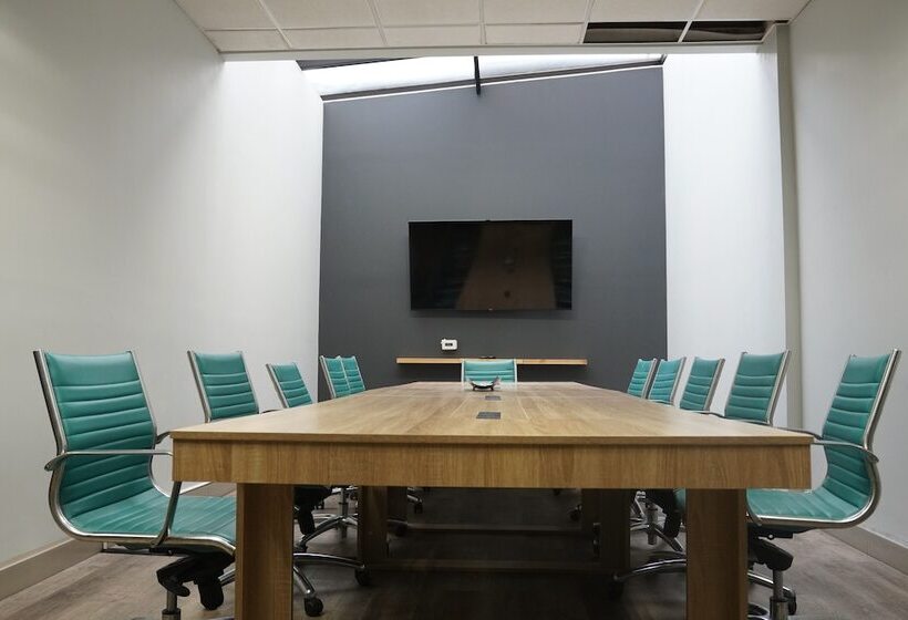 酒店 American Inn & Suites