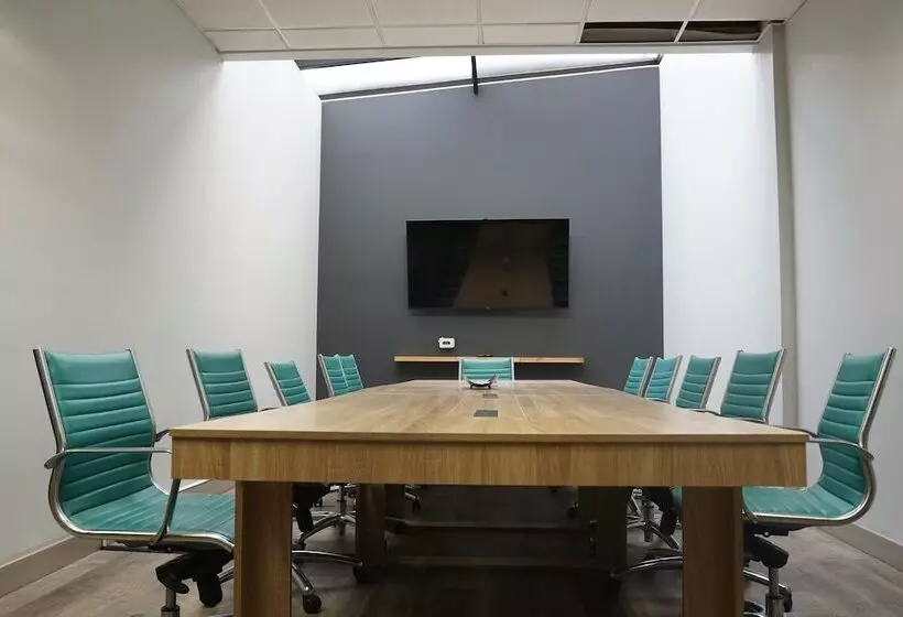 酒店 American Inn & Suites