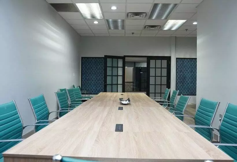 酒店 American Inn & Suites