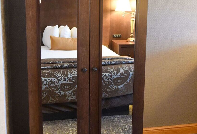 هتل Best Western Plus Dockside Waterfront Inn