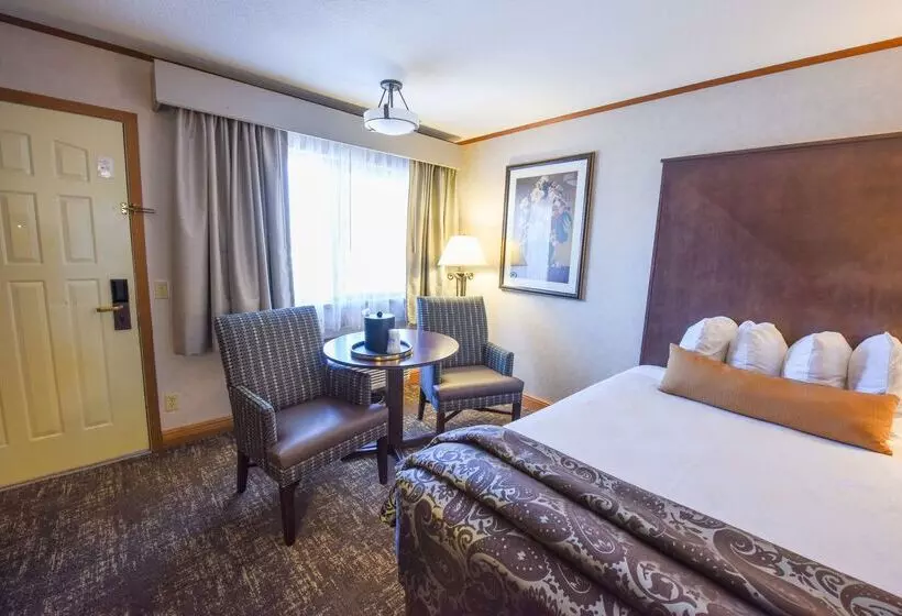 هتل Best Western Plus Dockside Waterfront Inn