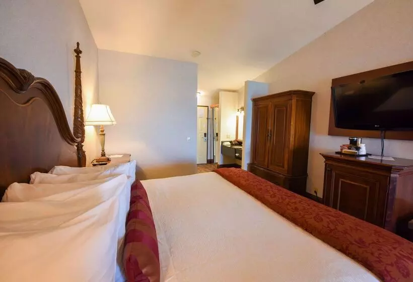 هتل Best Western Plus Dockside Waterfront Inn