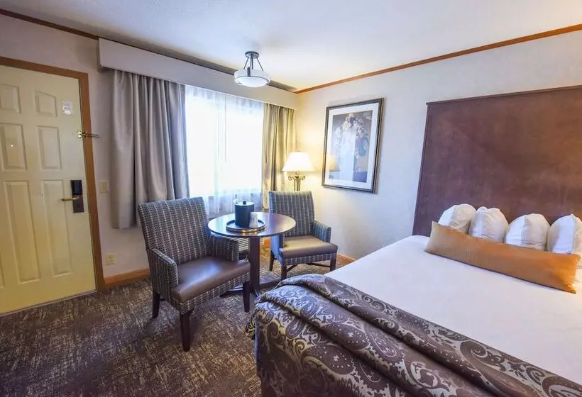 هتل Best Western Plus Dockside Waterfront Inn