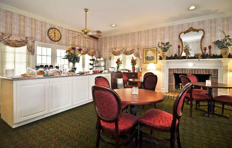 בית מלון כפרי Best Western Plus Santee Inn