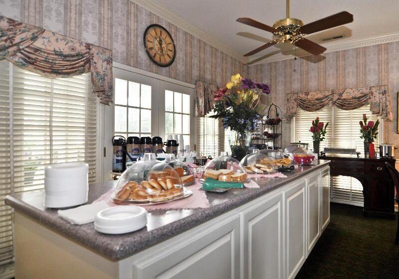 בית מלון כפרי Best Western Plus Santee Inn