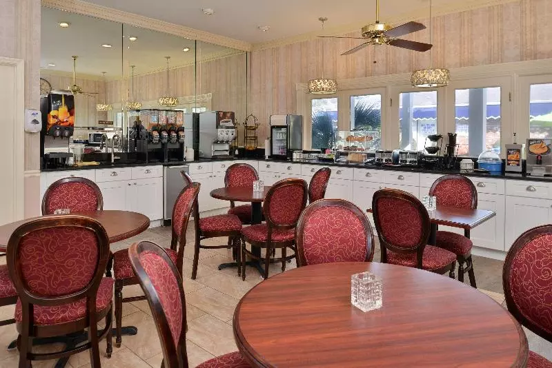 בית מלון כפרי Best Western Plus Santee Inn