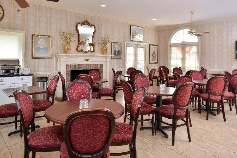 בית מלון כפרי Best Western Plus Santee Inn