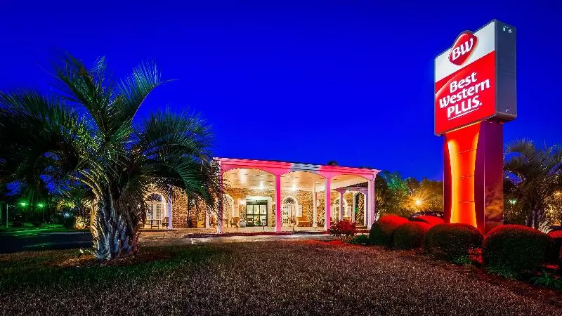 בית מלון כפרי Best Western Plus Santee Inn