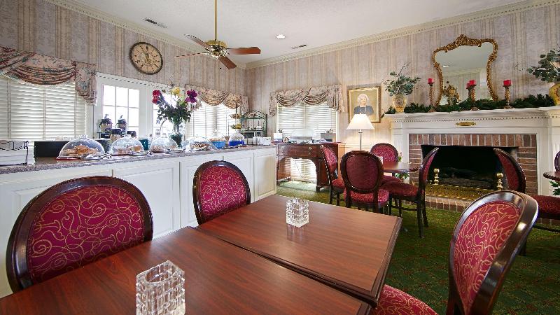 בית מלון כפרי Best Western Plus Santee Inn