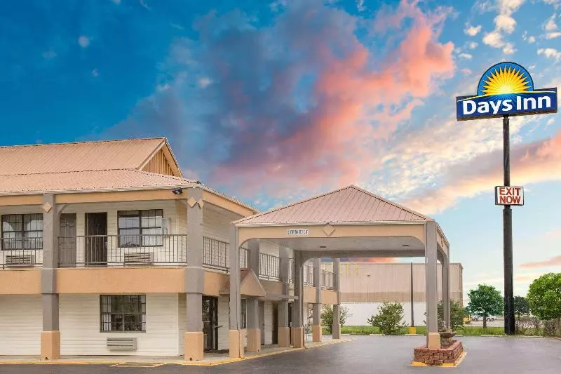 هتل Days Inn By Wyndham Monroe, Louisiana