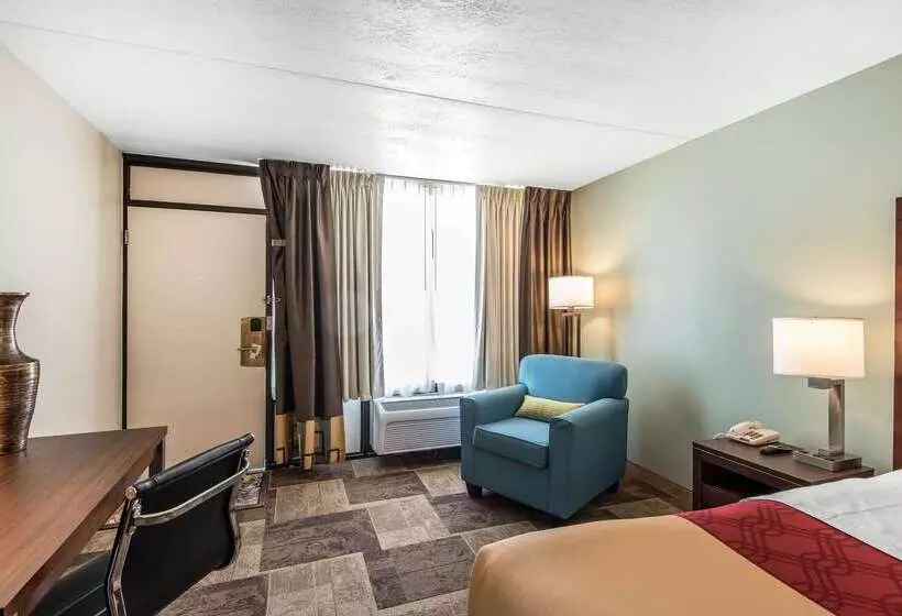 Отель Econo Lodge Oak Grove Blue Springs