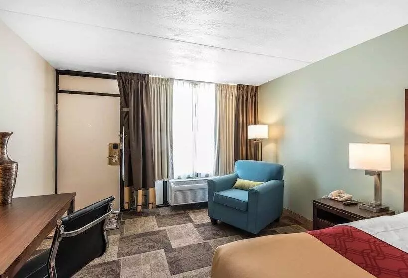 Отель Econo Lodge Oak Grove Blue Springs