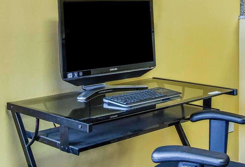 Отель Econo Lodge