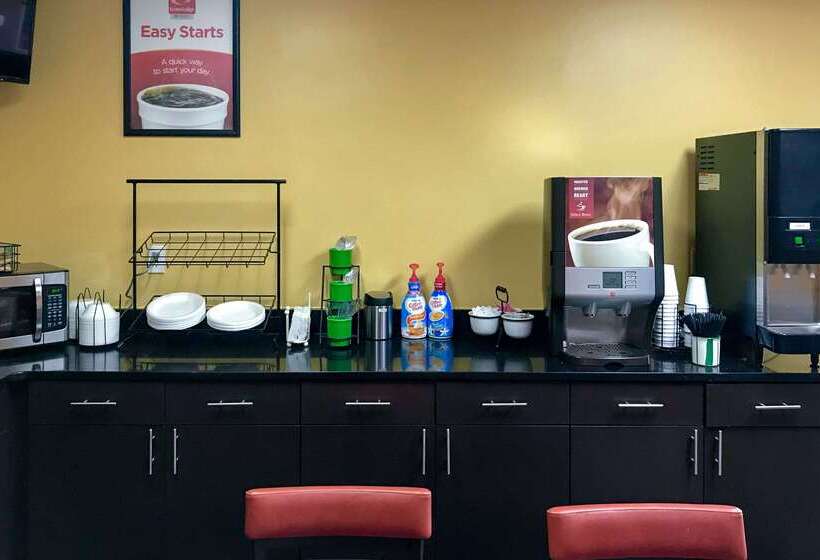 Отель Econo Lodge