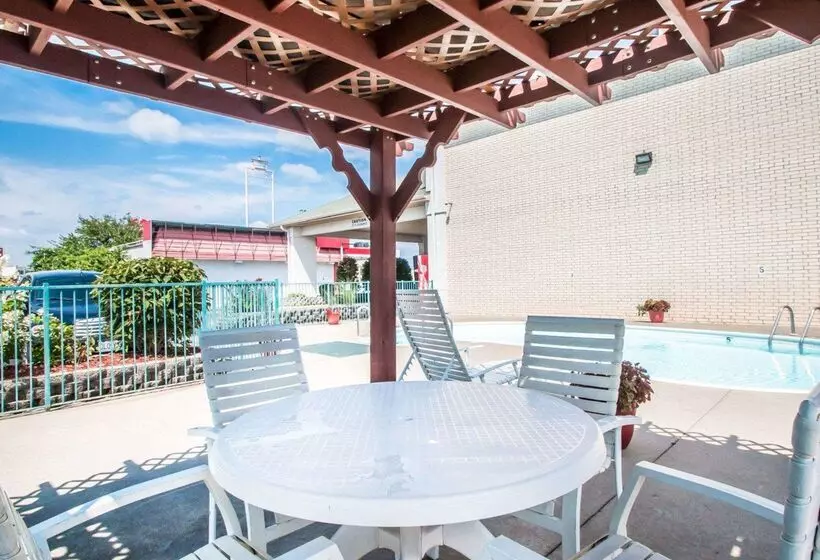 هتل Econo Lodge Springfield I44