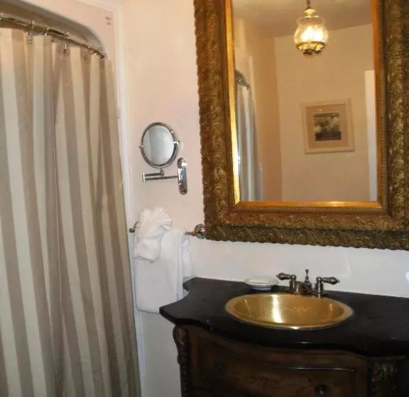 Hotel Halifax Waverley Inn