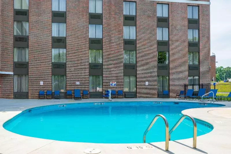 هتل Holiday Inn Express Rocky Mount Sports Center By Ihg