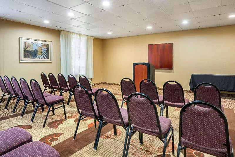 هتل Holiday Inn Express Rocky Mount Sports Center By Ihg