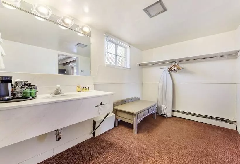 Отель Kachina Lodge