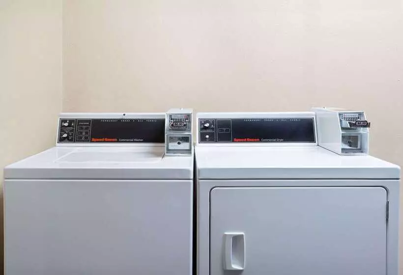 בית מלון כפרי Knights Inn Orlando