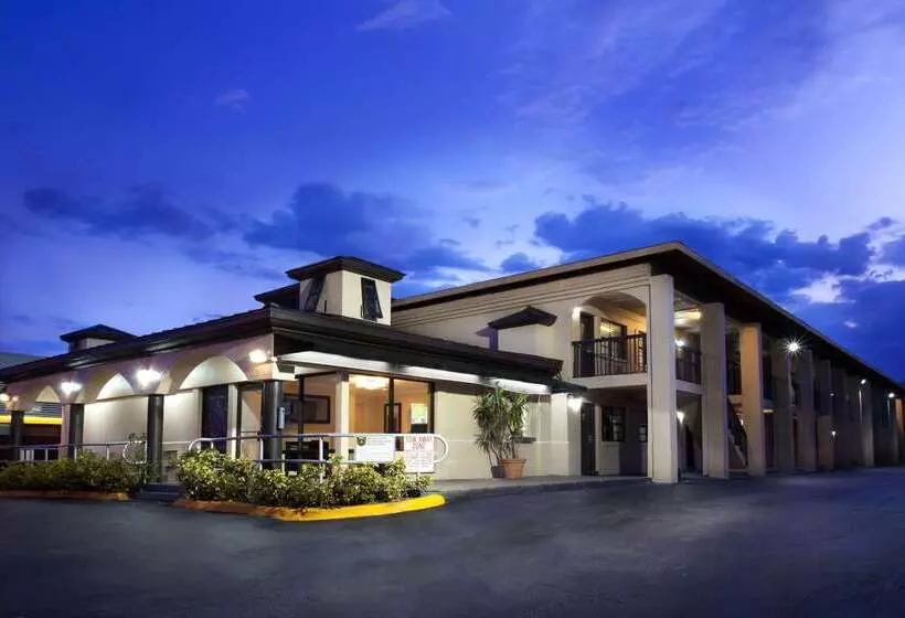 בית מלון כפרי Knights Inn Orlando