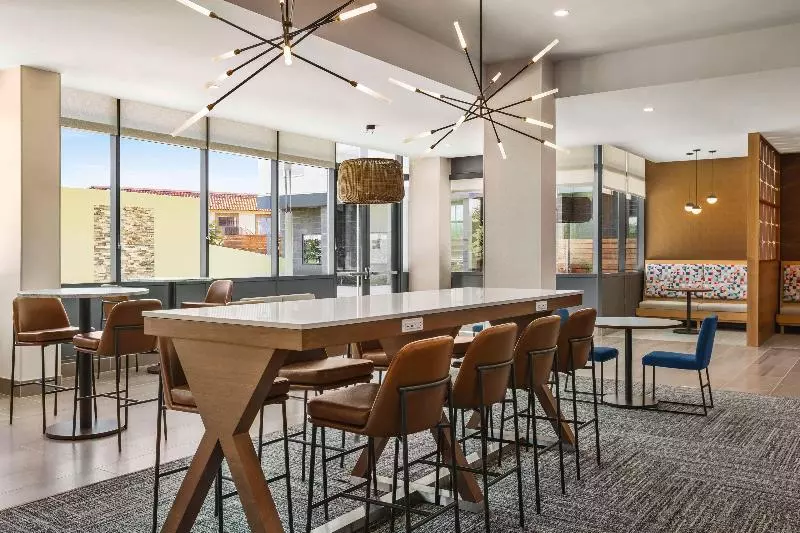 호텔 Hampton Inn & Suites San Mateo San Francisco Airport