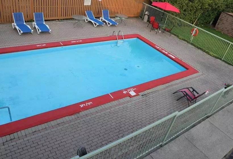 Отель Riviera Inn And Suites 1000 Islands