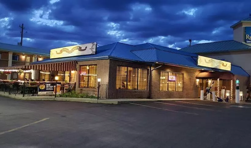 Отель Riviera Inn And Suites 1000 Islands